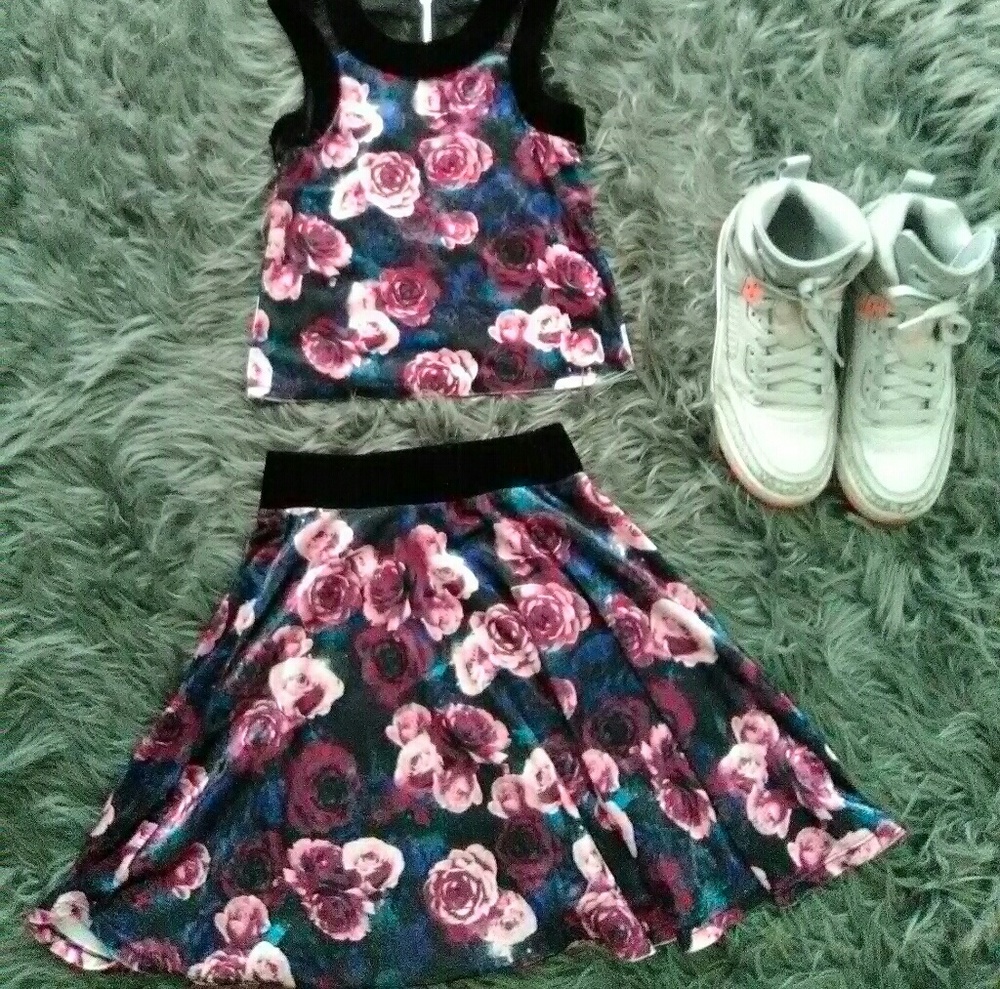 Rose Crop Top W/ Rose Flow Skirt Set